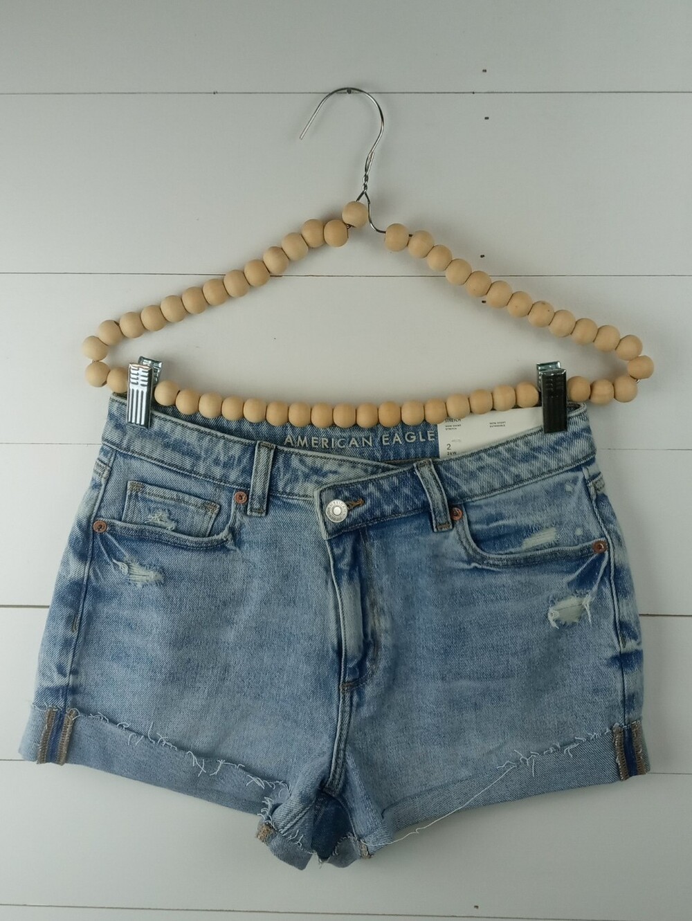 American Eagle Women's size 2 mom short light wash, rolled hem jean shorts